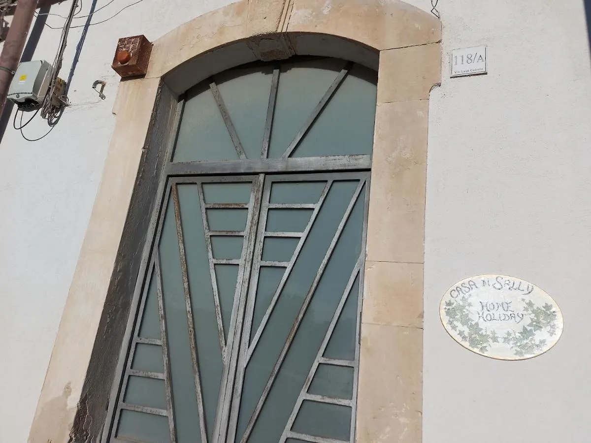 La Casa Di Sally Syrakus 0*,